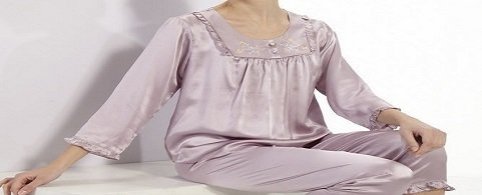 Hernyóselyem pizsama, fehérnemű